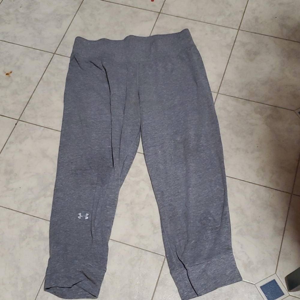 Under Armour gray Capri sweatpants size S